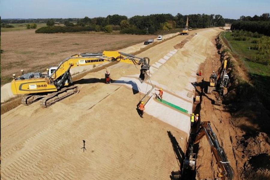  GCL Hydration - Effect of Subgrade Conditions on Geosynthetic Clay Liner Hydration and Performance